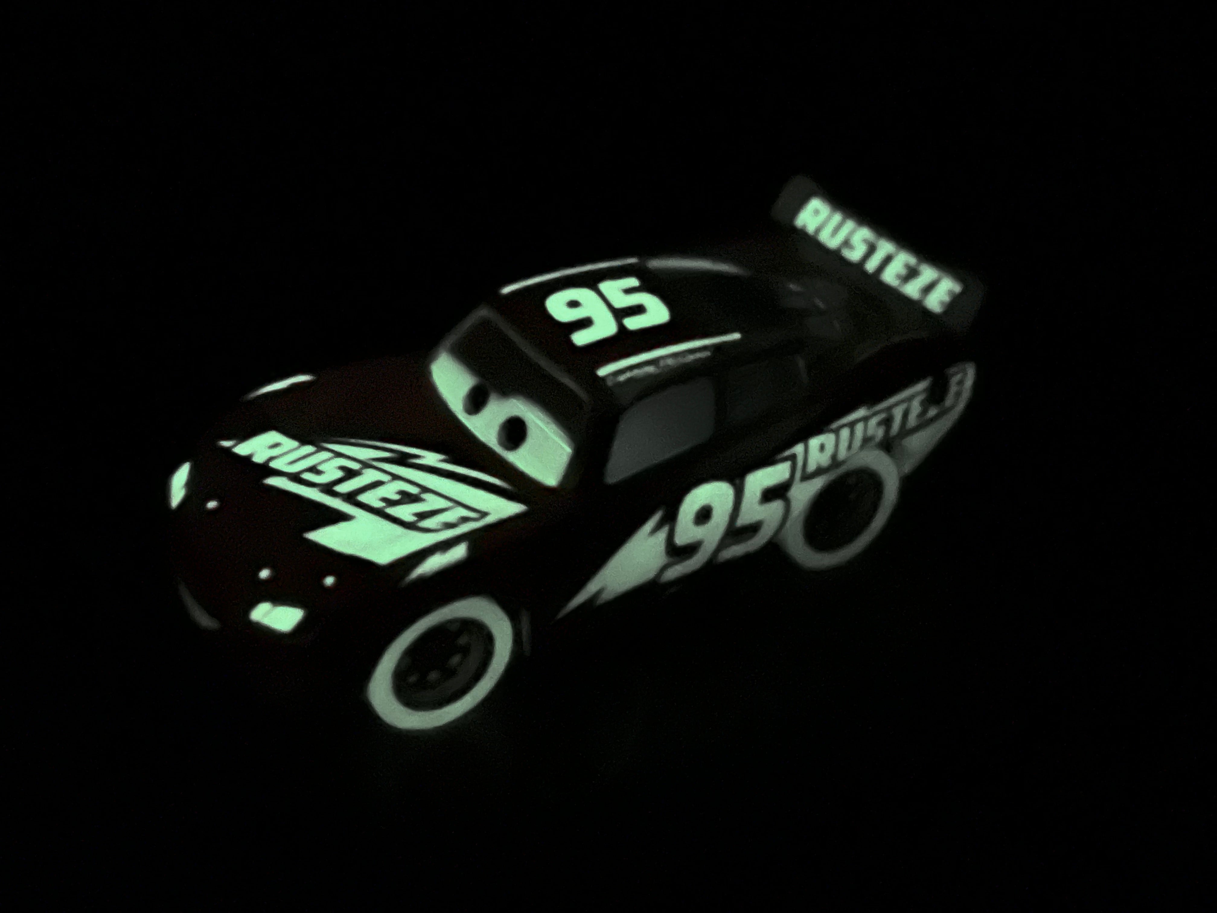 Disney Cars Glow Racers - Lightning McQueen (Saetta McQueen)